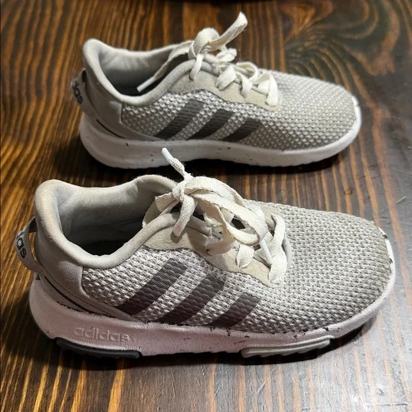 Toddler Boy Adidas tennis shoes - Picture 1 of 8